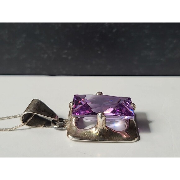 925 Sterling Silver Faceted Purple Glass Rectangular Shaped Pendant Necklace - Picture 4 of 10